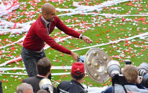 Pep lóng ngóng đánh rơi Đĩa bạc