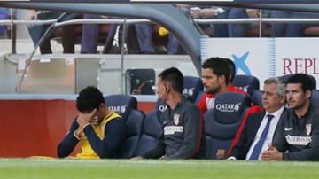 Tái phát chấn thương, Costa bật khóc trên ghế