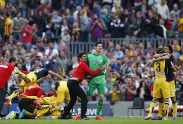 Clip Atltico ăn mừng vô địch ngay tại Camp Nou