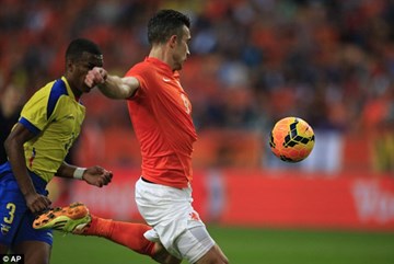 Ngắm tuyệt phẩm của Persie vào lưới Ecuador