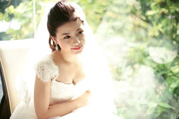 Dương Hoàng Yến diện áo cưới 4000 USD đi 