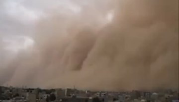 Hoảng loạn vì bão cát kinh hoàng tấn công