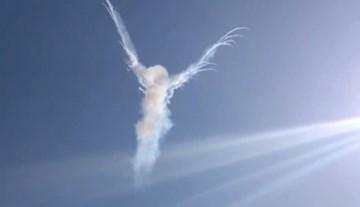 Không quân Nga tạo hình thiên thần trên bầu trời