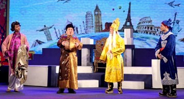 Chí Trung, Vân Dung mang Táo du hí trời Tây