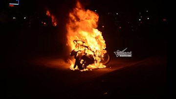 Xe Honda Air Blade cháy dữ dội trên phố Hà Nội