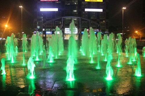 Nhạc nước lung linh trên phố đi bộ đầu tiên ở Sài Gòn