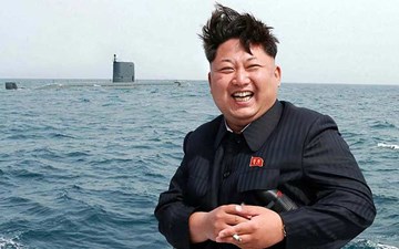 Kim Jong-un tươi cười xem phóng tên lửa đạn đạo