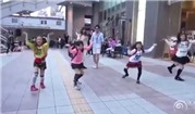 Tan chảy với màn cầu hôn bằng flashmob của chàng trai Nhật