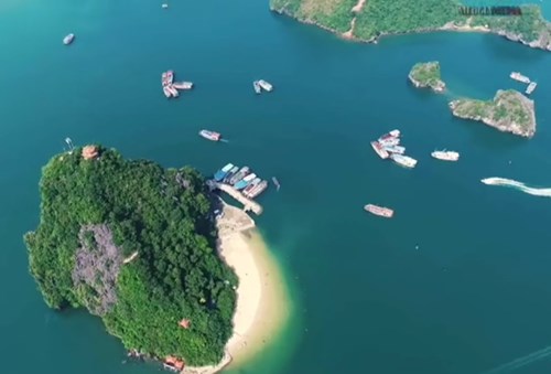 Vẻ tráng lệ của vịnh Hạ Long nhìn từ trên cao