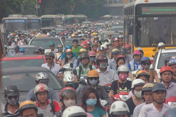 Hà Nội: Tắc dài hàng cây số trên đường Nguyễn Trãi