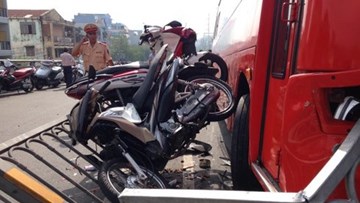 Tìm ra nguyên nhân ô tô gây tai nạn, hất người văng khỏi cầu