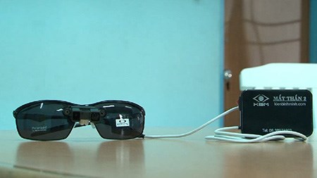 Cận cảnh kính 'Mắt thần' dành cho người khiếm thị