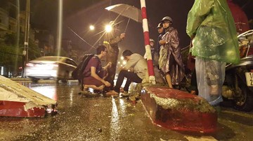 Hà Nội: Nhiều tai nạn thương tâm vì dải phân cách cứng