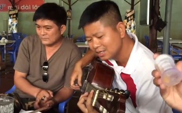 Mê mẩn với Hotel California 'phiên bản bàn nhậu' Việt Nam