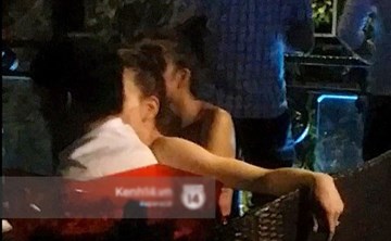Hà Hồ được đại gia kim cương bế lên ô tô lúc nửa đêm