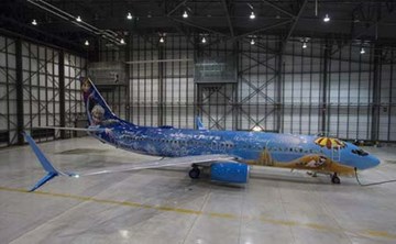 Cận cảnh quá trình sơn máy bay chở khách tuyệt đẹp