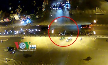 Tài xế taxi nhảy từ cầu vượt tự vẫn sau tai nạn nghiêm trọng
