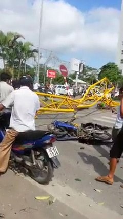 Hải Phòng: Sập cần cẩu hơn 70m, nhiều người thương vong