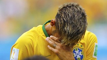 Neymar bật khóc sau màn đấu súng cân não