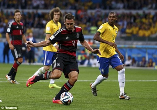 Clip Klose dứt điểm lạnh lùng nhân đôi cách biệt