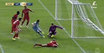Thêm một cú ngã tai hại của Gerrard