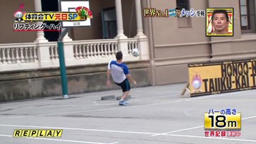 Messi khiến fan lác mắt khi vượt qua thử thách siêu khó