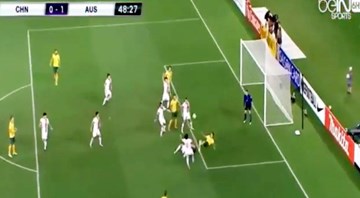 Tim Cahill lập siêu phẩm tiễn Trung Quốc về nước