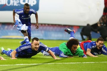 Cận cảng pha chấn thương lãng xẹt của sao Chelsea