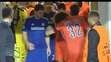 Bị chơi xấu, David Luiz suýt tẩn Ivanovic trong đường hầm