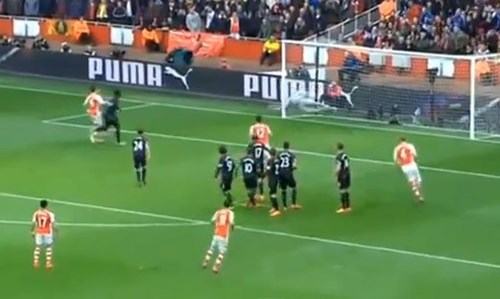 Ngất ngây với siêu phẩm sút phạt của Ozil