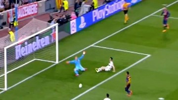 Lewandowski dứt điểm trượt trước khung thành bỏ trống