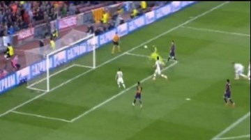 Messi lập cú đúp sau pha lốp bóng hạ gục Nuer