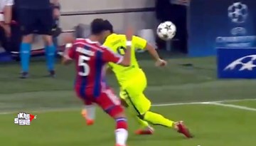 Xem Suarez biến hậu vệ Bayern thành gã hề