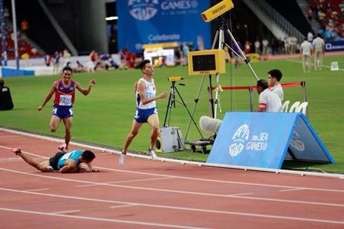 Dương Văn Thái giành HCV chạy 800m