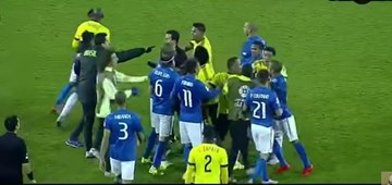 Neymar suýt no đòn vì chơi xấu cầu thủ Colombia