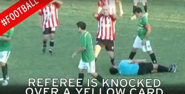 Cầu thủ cáu tiết, đấm trọng tài ngất xỉu