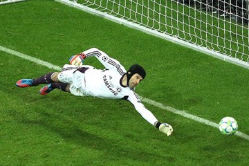 Những pha cứu thua xuất thần của Petr Cech
