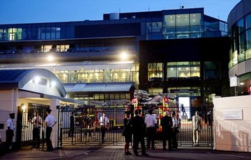 Cận cảnh đám cháy tại SVĐ trung tâm Wimbledon