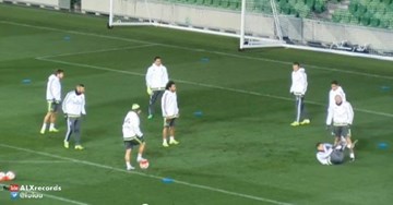 Cáu tiết, Pepe đốn Ronaldo nằm sân