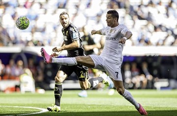 Thắng tối thiểu, Real chiếm ngôi đầu của Barca