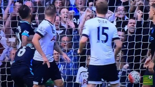 Alderweireld đánh đầu nâng tỷ số lên 2-1 cho Tottenham