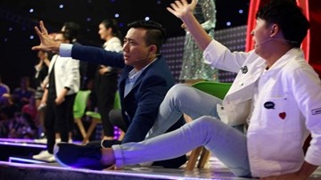 Ngô Kiến Huy, Trấn Thành 'ngất lịm' trên sân khấu trước giọng ca thảm họa