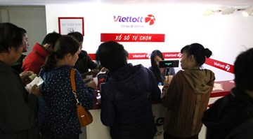 Người Hà Nội thử vận may với vé số triệu đô