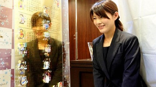 Nhật Bản ra mắt bộ lịch năm 2017 bằng vàng ròng