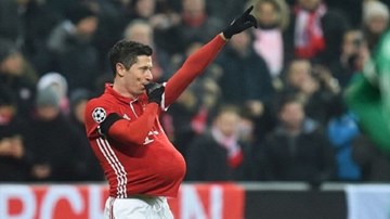 Lewandowski lập siêu phẩm, buộc Atletico phơi áo ở 