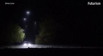 Anh dùng máy bay không người lái làm đèn đường di động