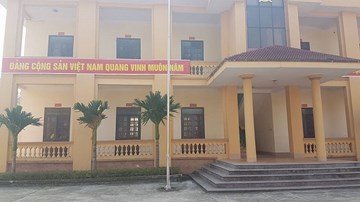 Phú Thọ: Cả UB xã rời cơ quan đi ăn cưới