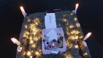 Màn cầu hôn lãng mạn nhất hành tinh là đây!