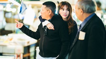 Lộ ảnh Ngọc Trinh ôm tỷ phú 72 tuổi ở Nhật Bản