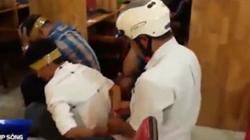 32 con bạc bị dán băng keo kín mắt trong casino nghìn tỷ